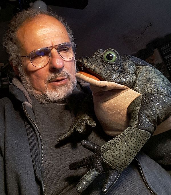 Lloyd conferring with Froggy